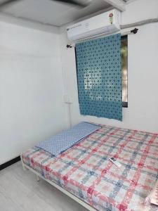 Postel nebo postele na pokoji v ubytování 1bhk flat Bandra