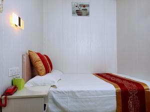 Ένα ή περισσότερα κρεβάτια σε δωμάτιο στο Qufu Garden Hotel