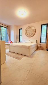 a large bedroom with a large bed and windows at Bay Villas Koh Phangan in Salad Beach