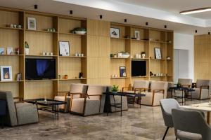 TV a/nebo společenská místnost v ubytování B1 City Hotel