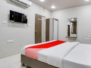 Ліжко або ліжка в номері OYO Hotel Parishram Inn