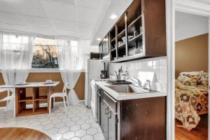 a kitchen with a sink and a table in a room at Stylish 1br Unit Bella Vista By Center City in Philadelphia
