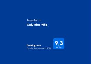 ギョジェクにあるOnly Blue Villaの青い時計画像