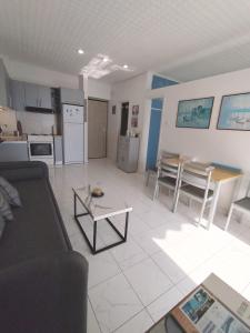 Kuchyň nebo kuchyňský kout v ubytování Atlas-Unlimited Sea View Apartment