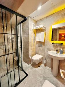 Koupelna v ubytování Naila Hotel