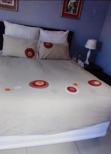 Posteľ alebo postele v izbe v ubytovaní Nasrec Guesthouse