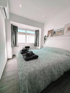 a bedroom with a bed with two towels on it at Casa Mar y Montaña in Paterna de Rivera