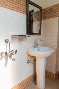 Et badeværelse på Dawki Inn Home for Travellers