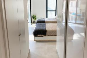Postelja oz. postelje v sobi nastanitve The Residence City Centre - Modern Family Apartment with Rooftop Pool & Terrace - Children stay for Free