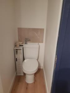 a small bathroom with a toilet and a sink at Niort au bord de l'eau 3 in Niort