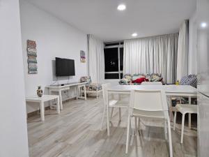 Fotografia z galérie ubytovania Apartamentos Atlantis - Yumbo I v destinácii San Bartolomé