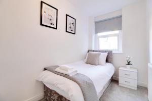 Postel nebo postele na pokoji v ubytování Modern Harrogate Centre Apartment