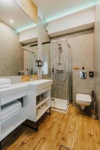 a bathroom with a shower and a sink and a toilet at Green Hotel in Inowrocław