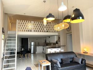 Kuchyňa alebo kuchynka v ubytovaní LOFT SAINT JEAN