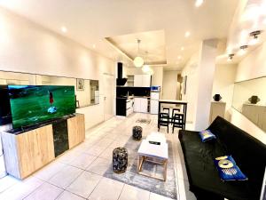 Kuchyňa alebo kuchynka v ubytovaní LOFT SAINT JEAN