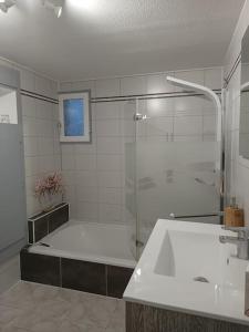 Koupelna v ubytování Gîte Chez l'Oncle Paul