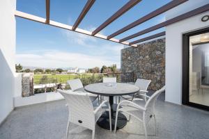 Μπαλκόνι ή βεράντα στο Olive Green Haven-3BR-Private Parking-Balcony