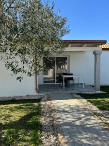 a patio with a table in front of a house at Villetta 2 La Caletta in La Caletta