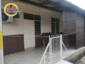 a house with a fence in front of it at Homestay Taman Lagenda Padang Serai in Padang Serai