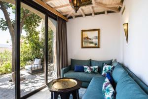 Ein Sitzbereich in der Unterkunft Dar Echchaouen Maison d'Hôtes & Riad