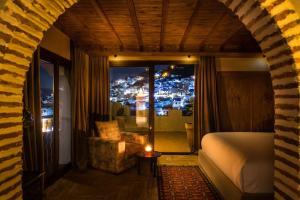 Ein Bett oder Betten in einem Zimmer der Unterkunft Dar Echchaouen Maison d'Hôtes & Riad