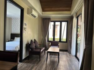Postel nebo postele na pokoji v ubytování Aonang Hill Krabi-SHA Extra Plus