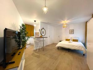 a bedroom with a bed and a desk in it at Les Entrepreneurs - Appartements neufs et spacieux, proche RER C et Aéroport Orly in Morangis