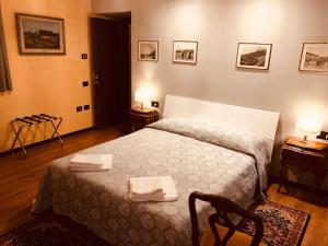Posteľ alebo postele v izbe v ubytovaní Un avventura al centro della storia di Torino