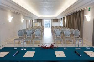 Konferenční prostory v ubytování Villa Lattanzi + 37 fotografií