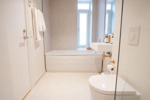 Vannituba majutusasutuses Sixtus Sinatur Hotel & Konference