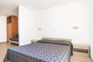 Postel nebo postele na pokoji v ubytování Apartments Polynesia Plava Laguna + 33 fotografií