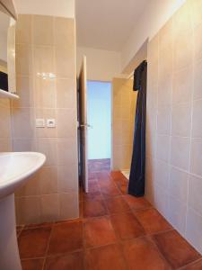 Salle de bains dans l'établissement Gîte Maison Faure