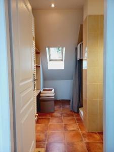 Salle de bains dans l'établissement Gîte Maison Faure