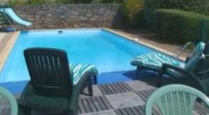 Bazén v ubytování Maison Sarzeau Centre - La Bernache nebo v jeho okolí