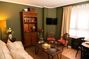 a living room with a couch and a table at Casa Wenceslao in Pola de Laviana