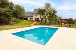 a swimming pool in a yard with a house in the background at Koblitzer Hof in Liběšice