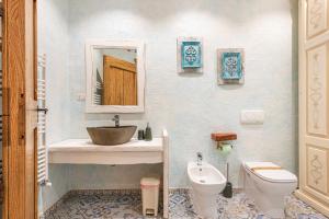 A bathroom at Terrazza e Conchiglie