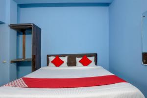 a bedroom with a bed with red pillows at OYO Flagship Dn Premium Villa in Jānla