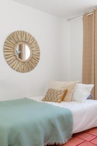 Ein Bett oder Betten in einem Zimmer der Unterkunft Chueca I calle Farmacia 1BR 1BH