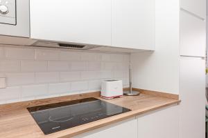 Küche/Küchenzeile in der Unterkunft Chueca I calle Farmacia 1BR 1BH