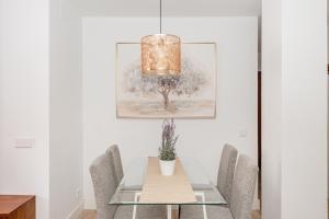 Ein Sitzbereich in der Unterkunft Chueca I calle Farmacia 1BR 1BH