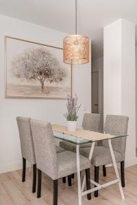 Ein Sitzbereich in der Unterkunft Chueca I calle Farmacia 1BR 1BH