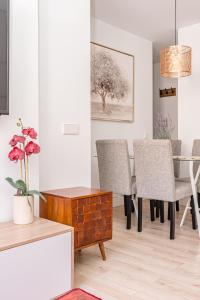 Ein Sitzbereich in der Unterkunft Chueca I calle Farmacia 1BR 1BH