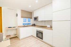 Küche/Küchenzeile in der Unterkunft Chueca I calle Farmacia 1BR 1BH