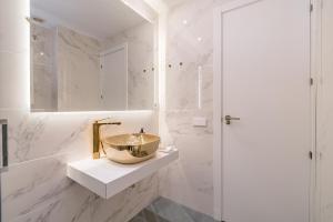 Ein Badezimmer in der Unterkunft Chueca I calle Farmacia 1BR 1BH