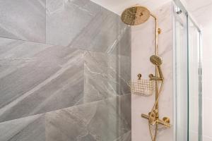 Ein Badezimmer in der Unterkunft Chueca I calle Farmacia 1BR 1BH