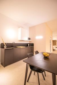 a kitchen and dining room with a table and chairs at Breathe Apartments by Concept Flats in Valencia