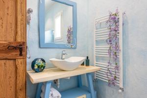 A bathroom at Terrazza e Conchiglie