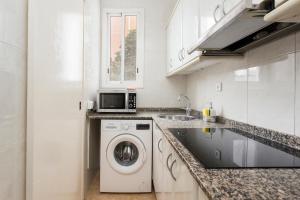 Kuchyň nebo kuchyňský kout v ubytování Apartament Clot 1