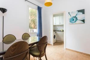 Kuchyň nebo kuchyňský kout v ubytování Apartament Clot 1